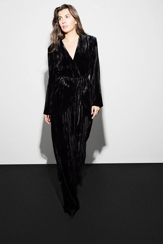 Брюки из жатого бархата (Бархат фактурный арт.1962 Черный 79% вискоза, 21% нейлон; Размер: L)