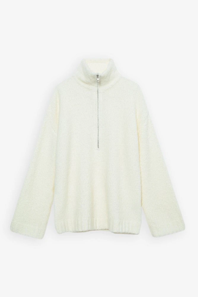 Свитер из фактурной пряжи с широким рукавом