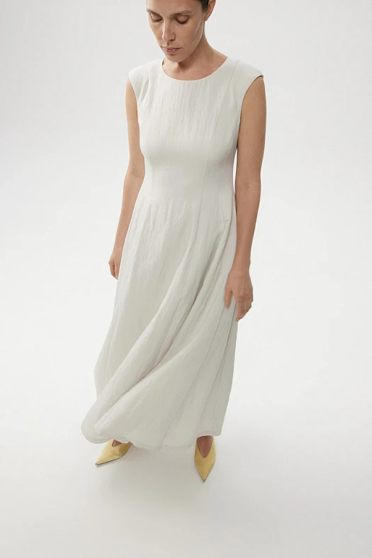 Платье макси приталенное из жатой ткани (Тенсел струящийся арт.1869 Жемчужно-серый 64% тенсел, 30% вискоза, 6% нейлон; Размер: M)