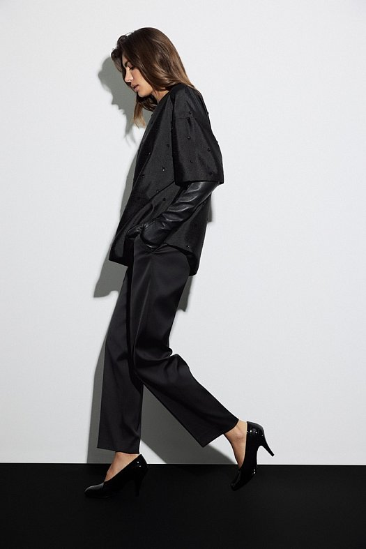 Брюки зауженные из костюмного атласа (Вискоза сатин арт.1970 Черный 17% вискоза, 80% п/э, 3% эластан; Размер: L) Брюки зауженные из костюмного атласа (Вискоза сатин арт.1970 Черный 17% вискоза, 80% п/э, 3% эластан; Размер: L)