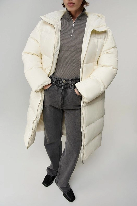 Пуховик миди стеганный с капюшоном (Ткань верха: 100% нейлон, Подклад: 100% п/э, Утеплитель: 90% пух, 10% перо Молочный; Размер: M-L)