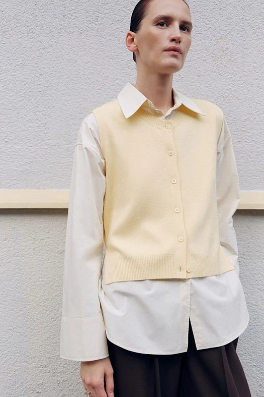 Жилет из шерсти на пуговицах (100% шерсть Светло-желтый; Размер: M)