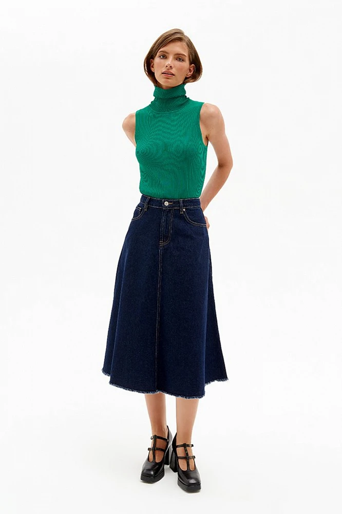 Топ без рукавов с высоким воротником