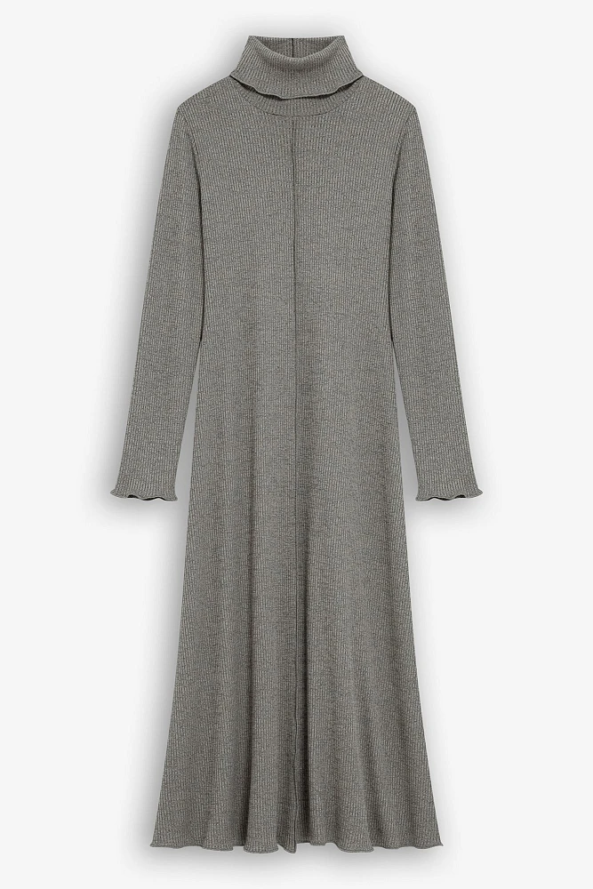 Платье миди с воротником стойка и длинным рукавом