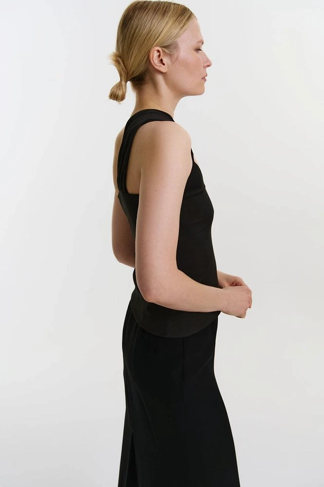 Топ с асимметричной драпировкой