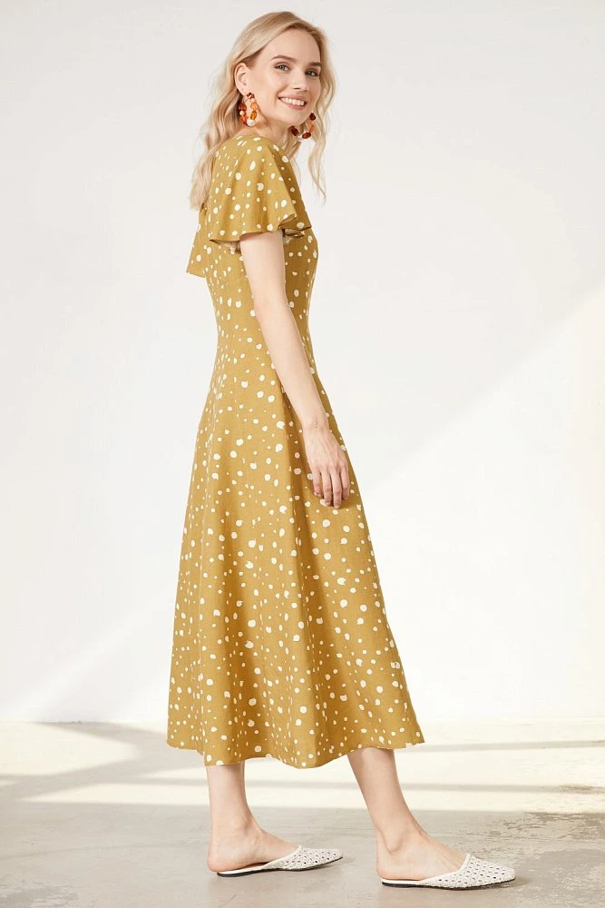 Платье с рукавом крылышко