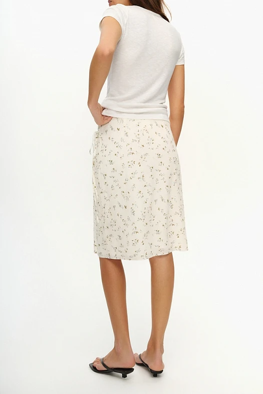 Юбка миди на запахе с цветочным принтом (Вискоза струящаяся принт цветы арт.2023 Молочный 100% вискоза; Размер: L)