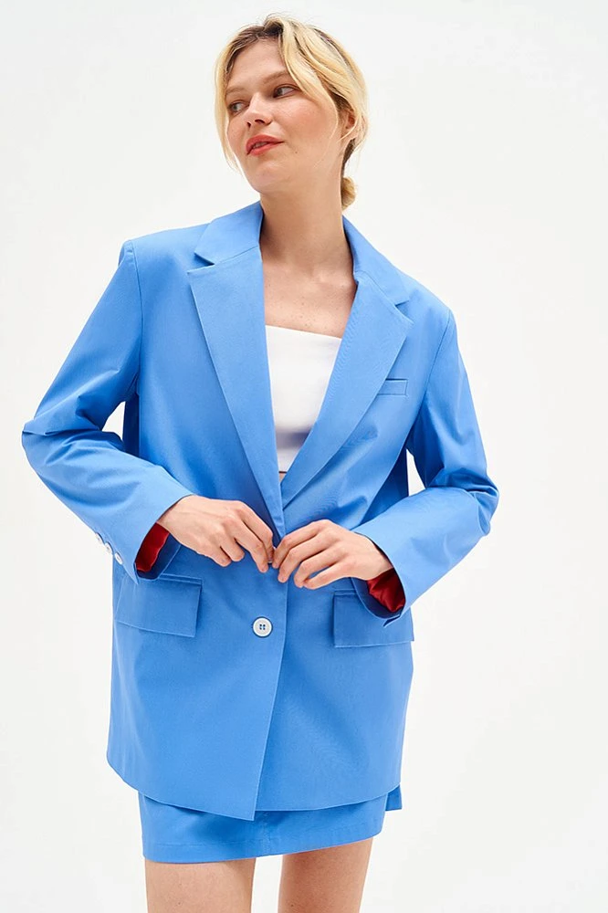 Жакет однобортный с расширенной линией плеча