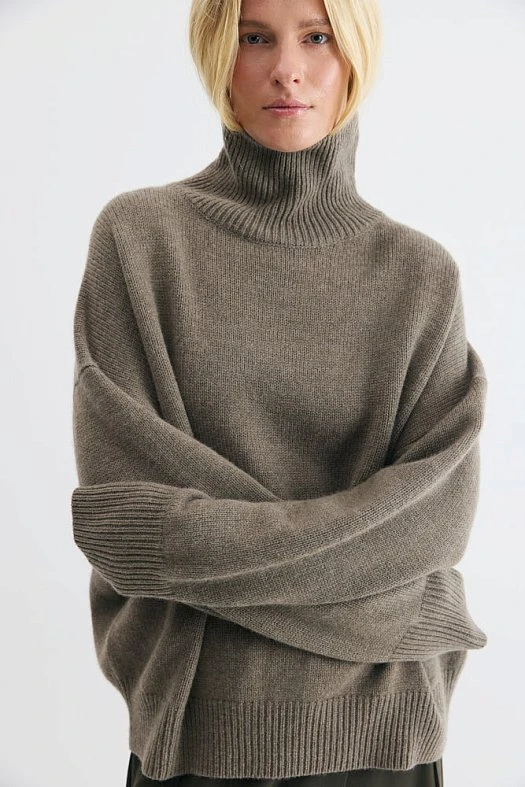 Свитер оверсайз с высоким воротником из шерсти (100% шерсть Кофейный; Размер: XS-S)