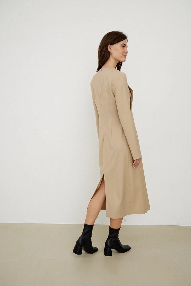 Платье-футляр со складкой