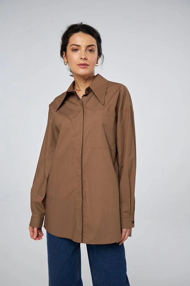 Рубашка с заострённым воротником