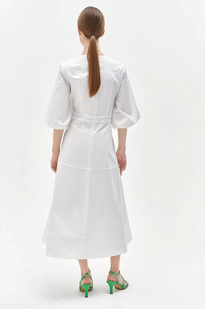 Платье приталенное с объёмными рукавами