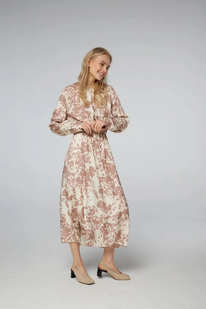 Платье со складкой на лифе