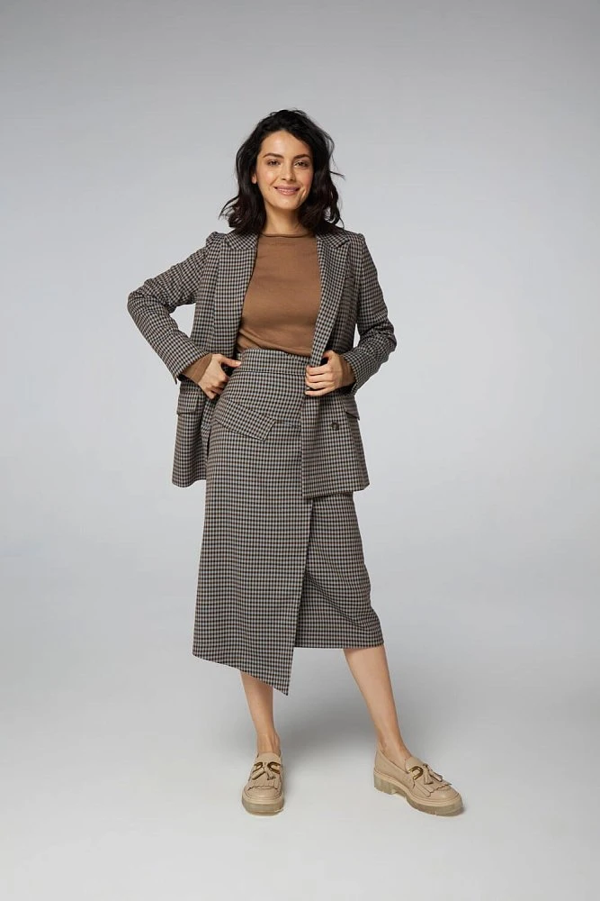 Юбка на запахе с декоративным клапаном