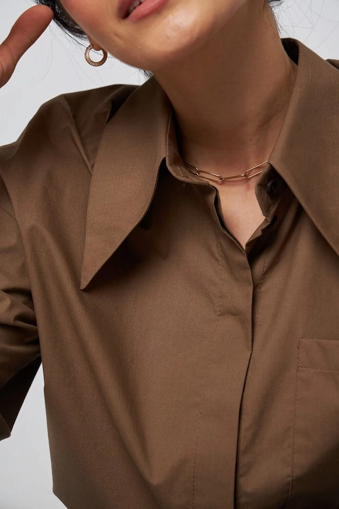 Рубашка с заострённым воротником