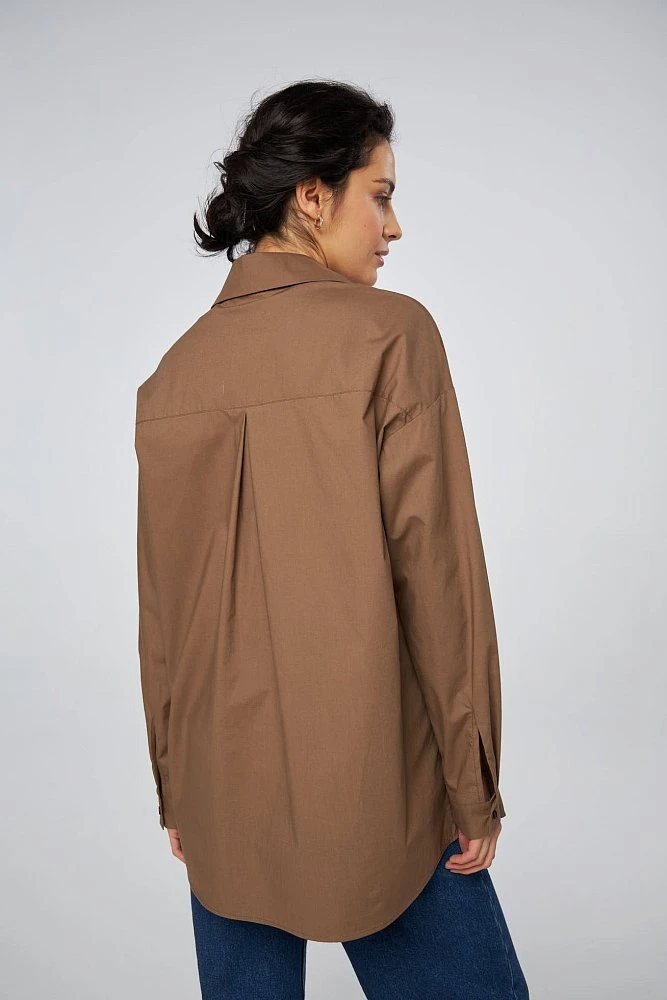 Рубашка с заострённым воротником