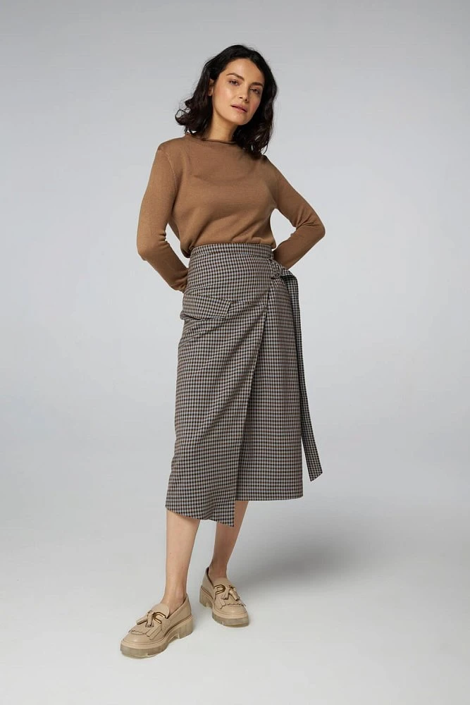 Юбка на запахе с декоративным клапаном