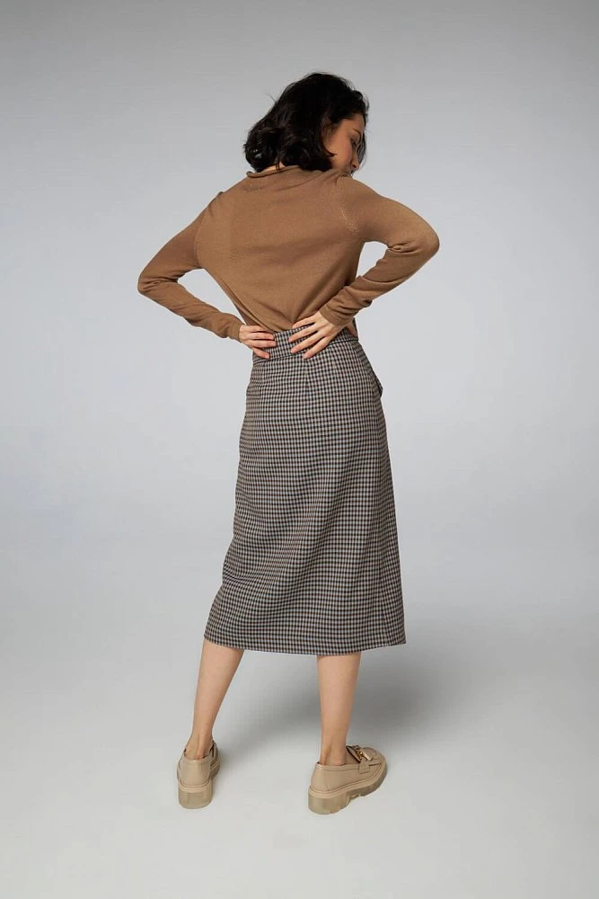 Юбка на запахе с декоративным клапаном