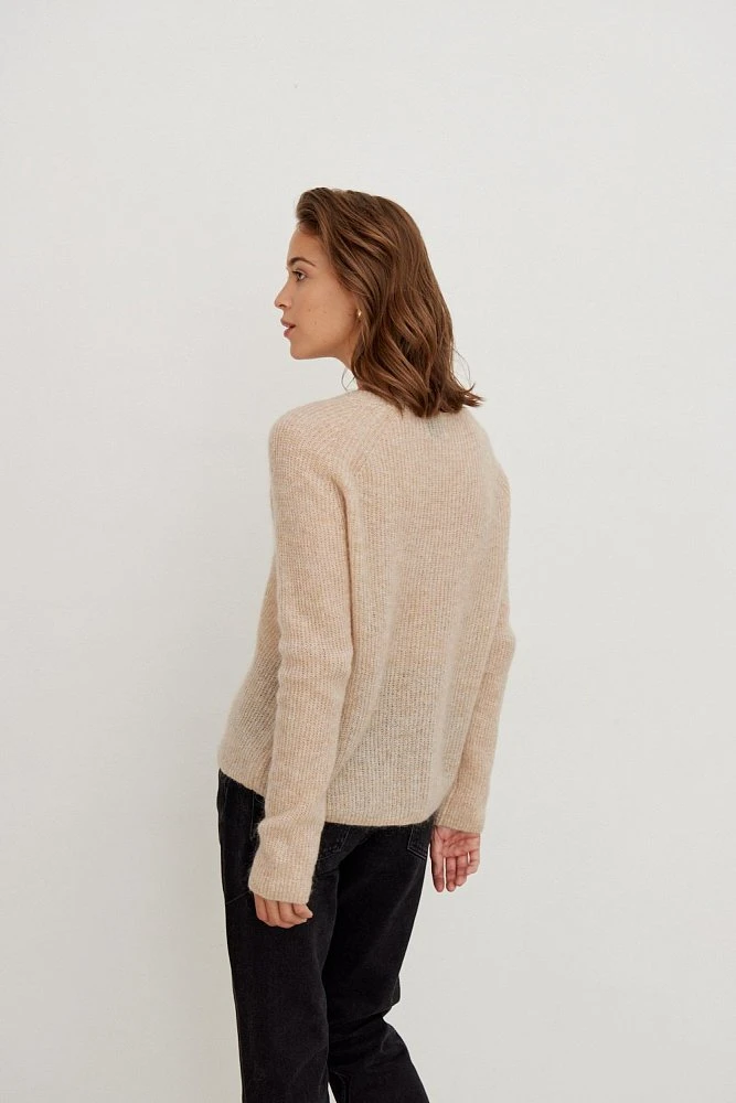 Свитер мохеровый с длинным рукавом