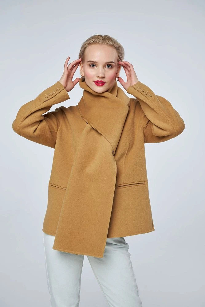 Пальто-жакет с шарфом