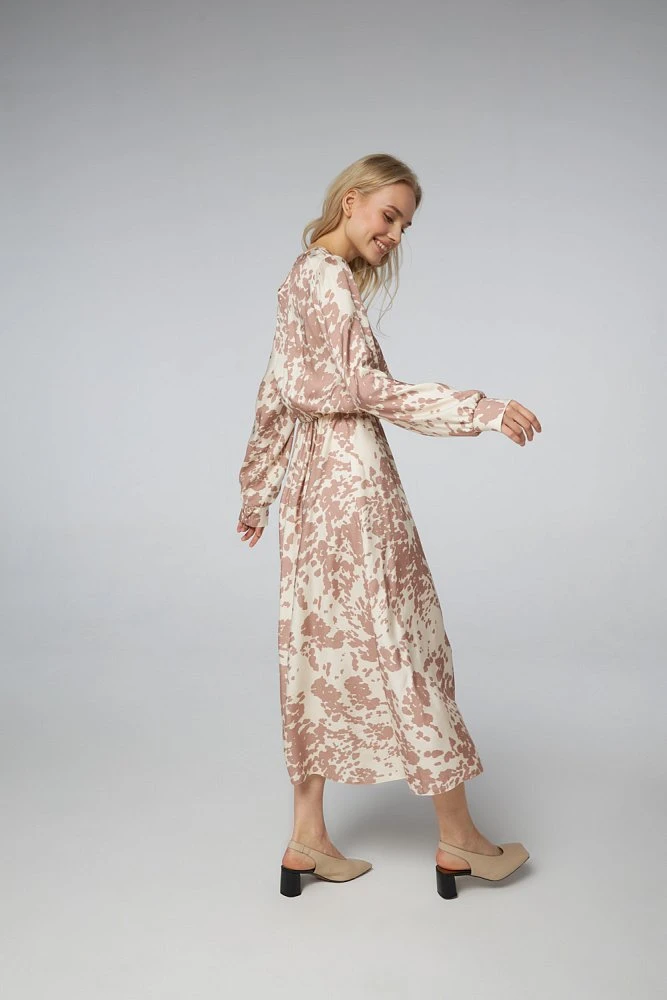 Платье со складкой на лифе