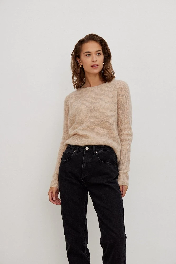 Свитер мохеровый с длинным рукавом