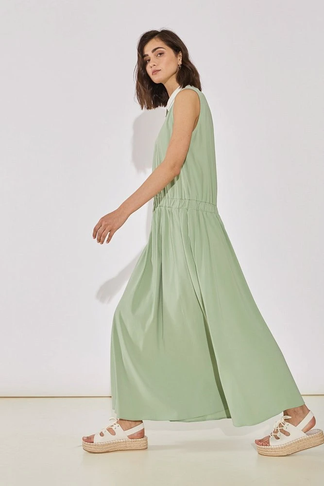 Платье с трикотажным воротником