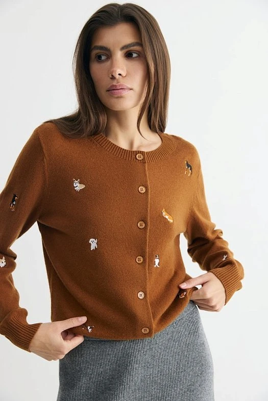 Кардиган тонкий приталенного кроя с вышивкой (50% шерсть, 25% лиоцел, 25% нейлон Кэмел; Размер: XS-S)