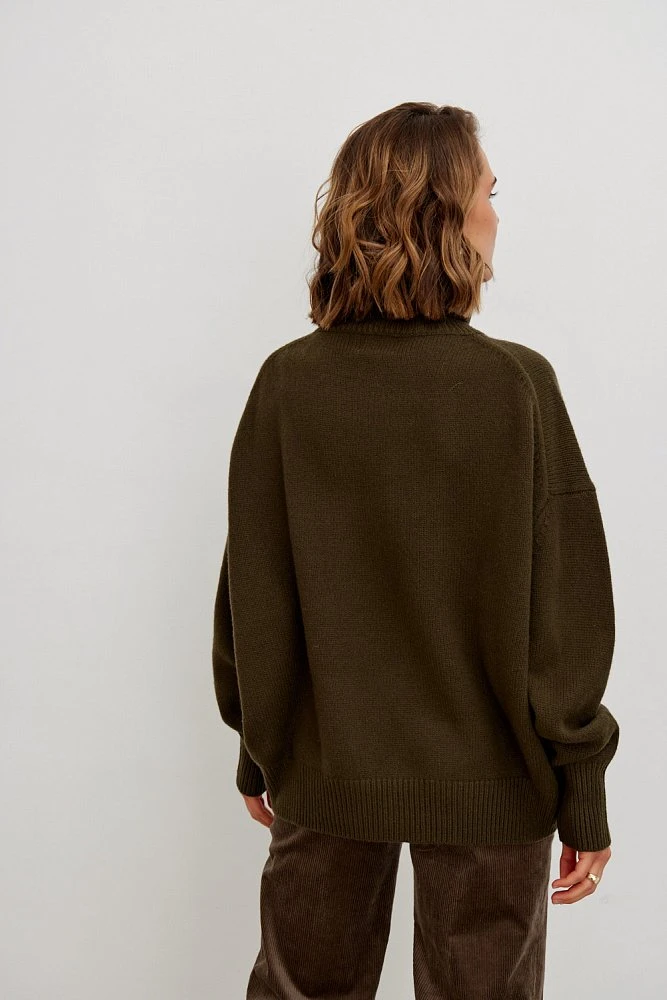 Свитер оверсайз с высоким воротником