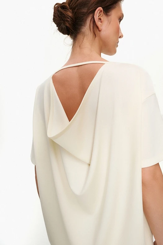 Футболка с открытой спиной из трикотажа (Трикотаж тонкий арт.2016 Молочный 36% тенсел, 49% нейлон, 6% эластан; Размер: L)