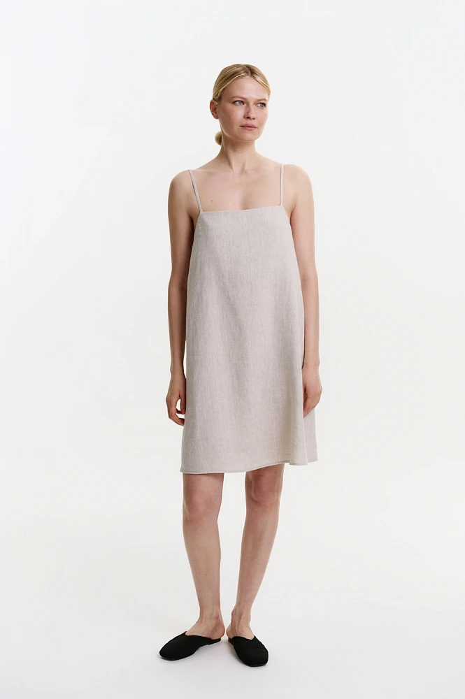 Платье мини на тонких бретелях изо льна