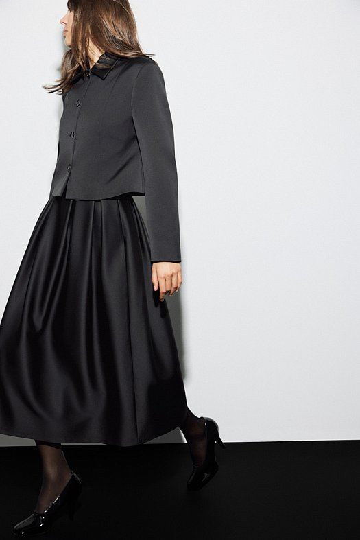 Юбка миди с встречными складками (Вискоза сатин арт.1970 Черный 17% вискоза, 80% п/э, 3% эластан; Размер: L)