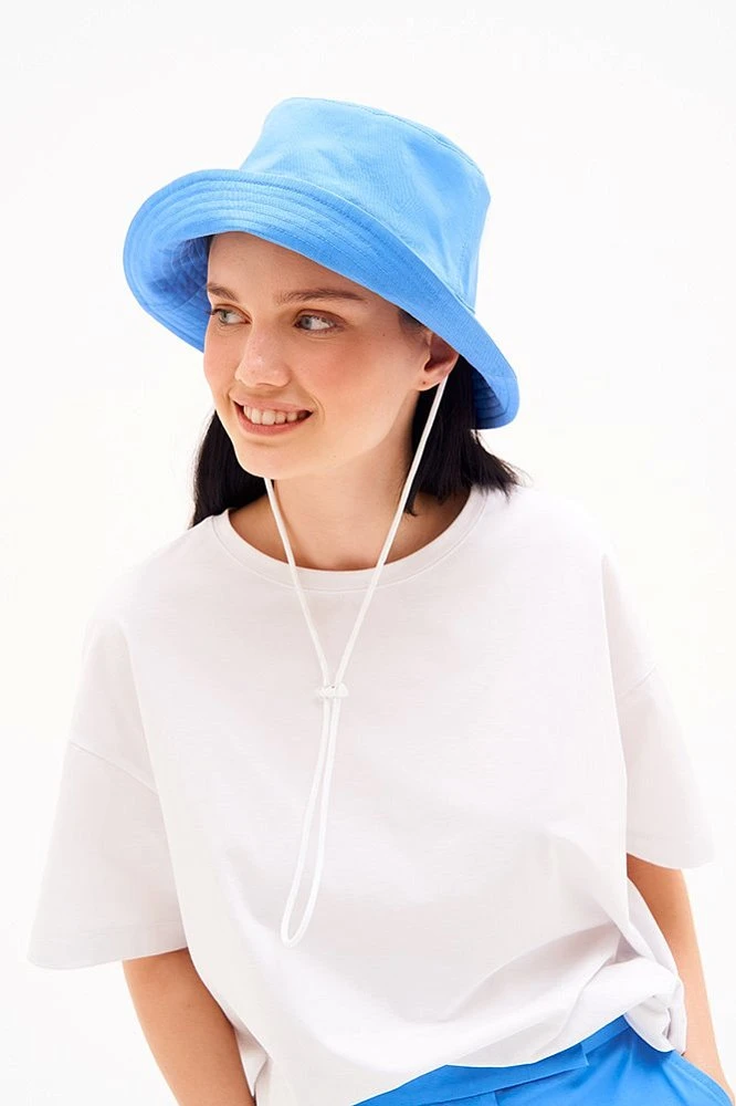 Панама со шнуром и фиксатором