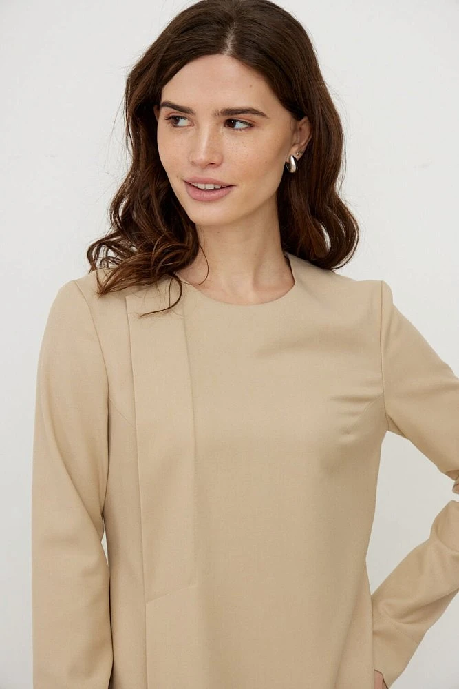 Платье-футляр со складкой