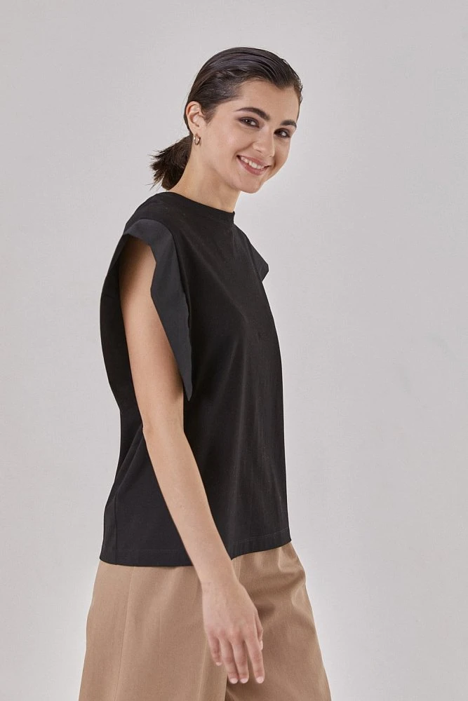 Футболка с квадратными рукавами