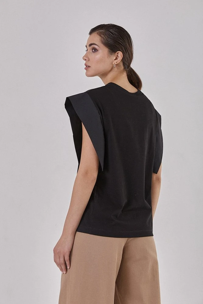 Футболка с квадратными рукавами