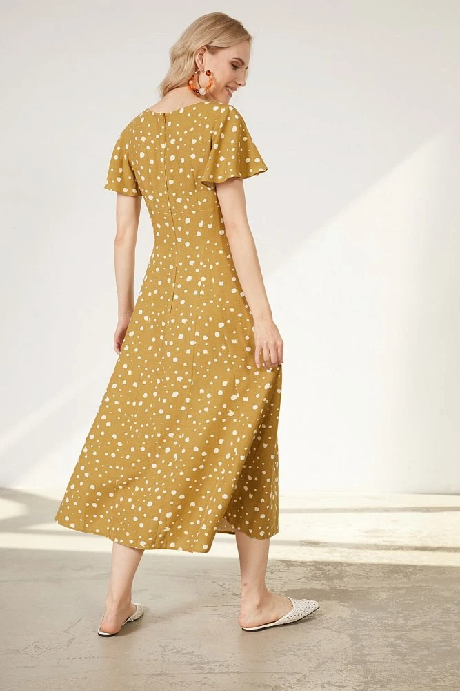 Платье с рукавом крылышко