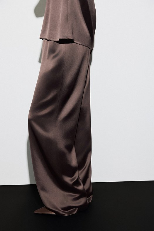 Брюки широкие из атласной ткани (Вискоза атласная арт.1973 Шоколадный 72% вискоза, 28% п/э; Размер: L) Брюки широкие из атласной ткани (Вискоза атласная арт.1973 Шоколадный 72% вискоза, 28% п/э; Размер: L)