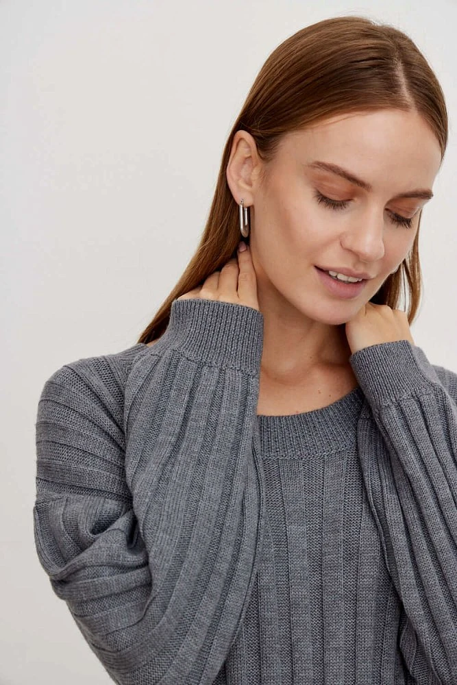 Платье вязаное с круглой горловиной