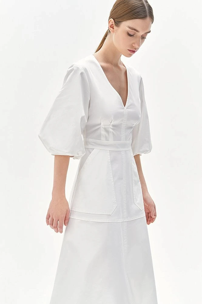 Платье приталенное с объёмными рукавами