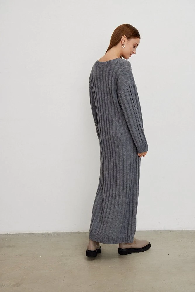 Платье вязаное с круглой горловиной