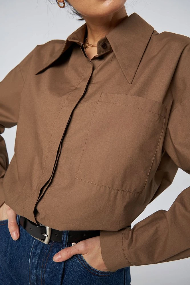 Рубашка с заострённым воротником