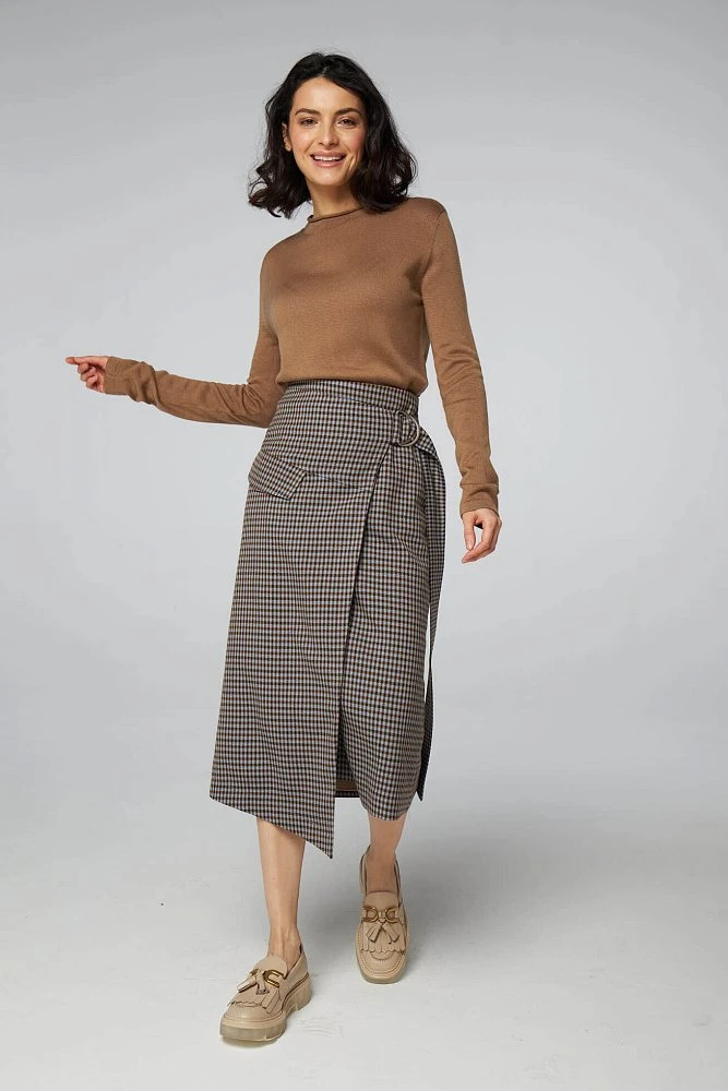 Юбка на запахе с декоративным клапаном