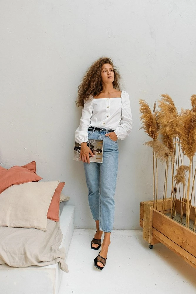 Блуза с квадратной горловиной и объемным рукавом