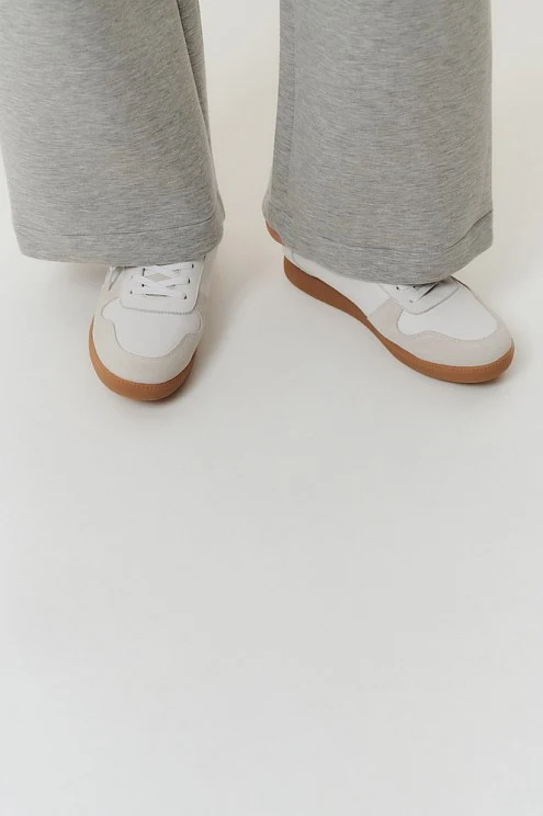 Кроссовки из кожи с замшевыми вставками