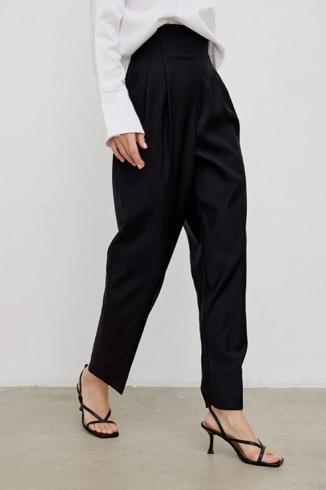 Брюки с высоким поясом