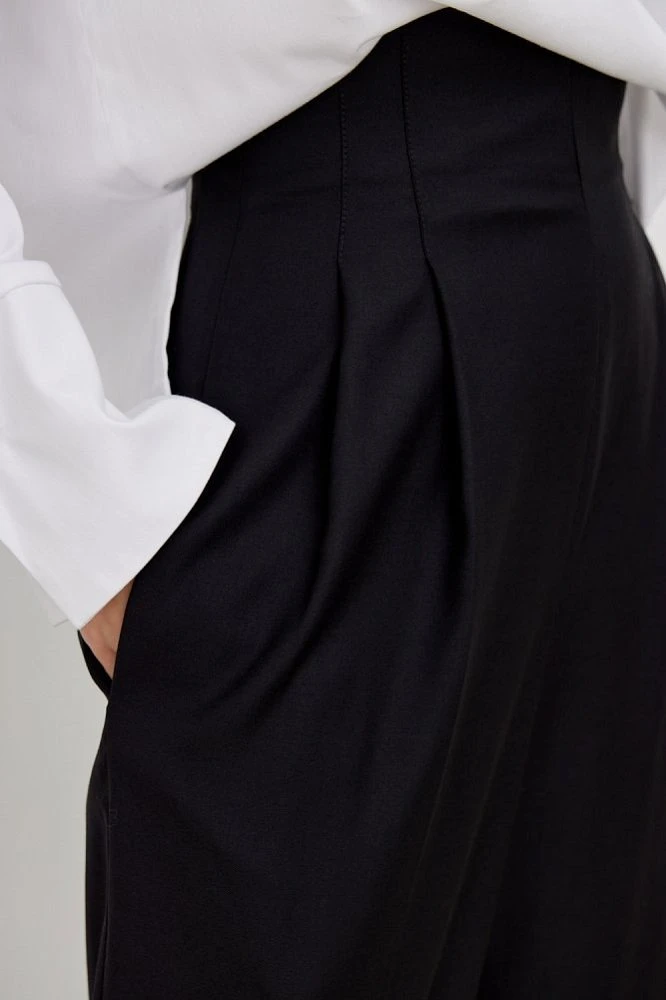 Брюки с высоким поясом