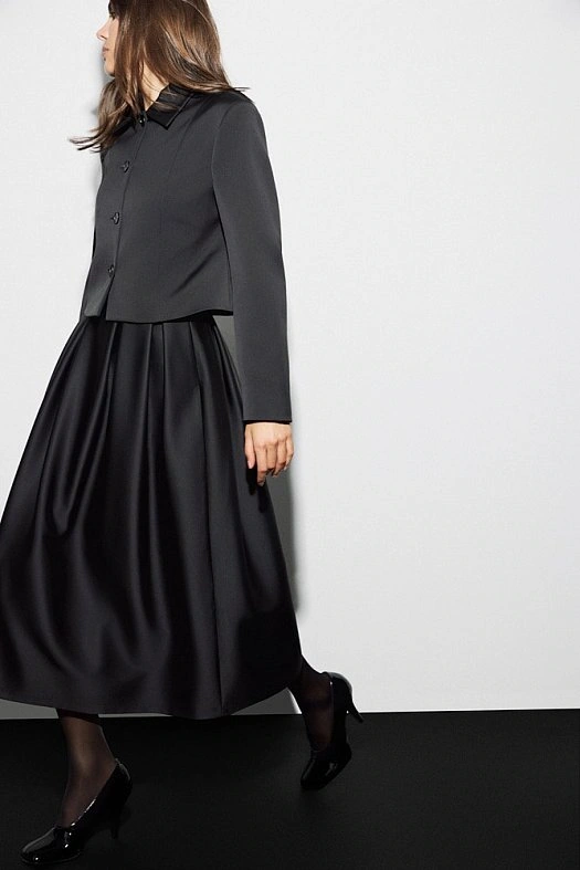 Юбка миди с встречными складками (Вискоза сатин арт.1970 Черный 17% вискоза, 80% п/э, 3% эластан; Размер: L)