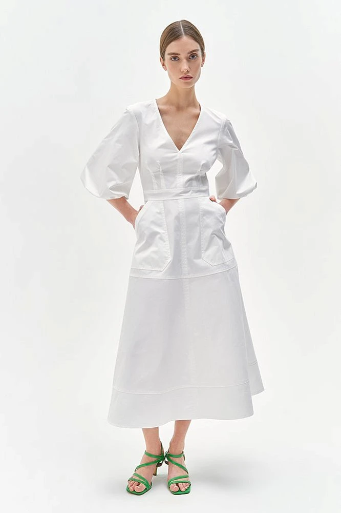 Платье приталенное с объёмными рукавами