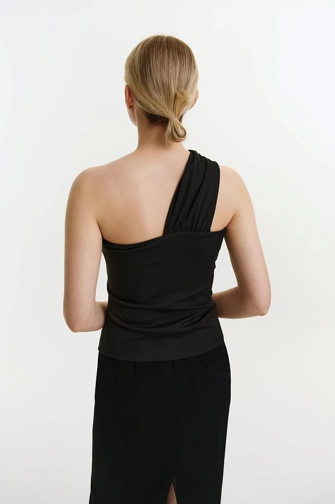 Топ с асимметричной драпировкой